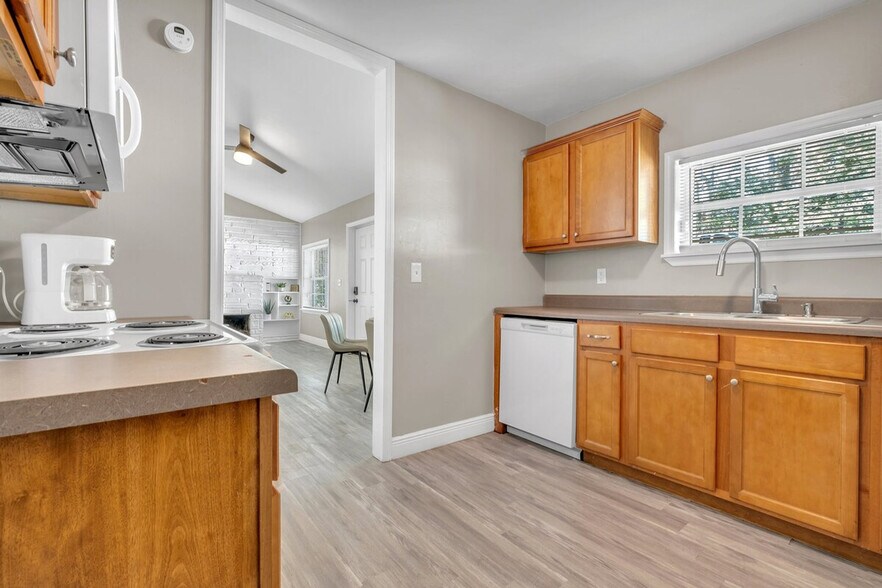 Building Photo - 915 Buena Vista Dr