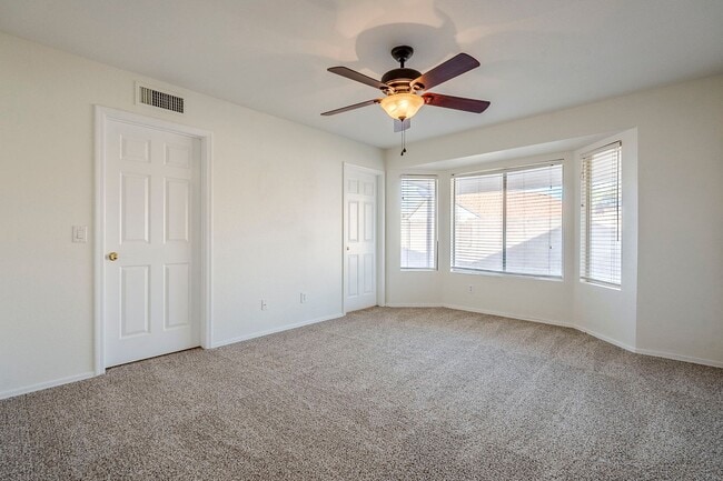 Building Photo - Beautifully Updated 4-Bedroom Home with Easy Access to Loop 101!