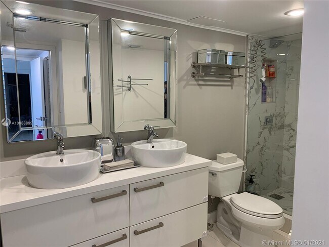 Building Photo - 2333 Brickell Ave