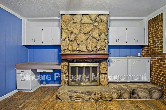 Building Photo - 2321 N Peniel Ave