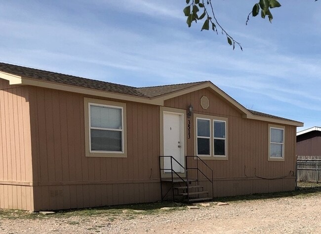 Building Photo - Fully Furnished Nice 3BR/2BA Home