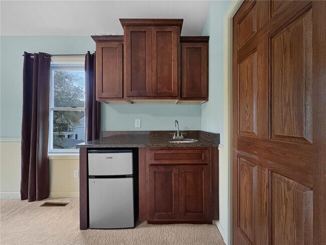 Building Photo - 4407 Curve Ave