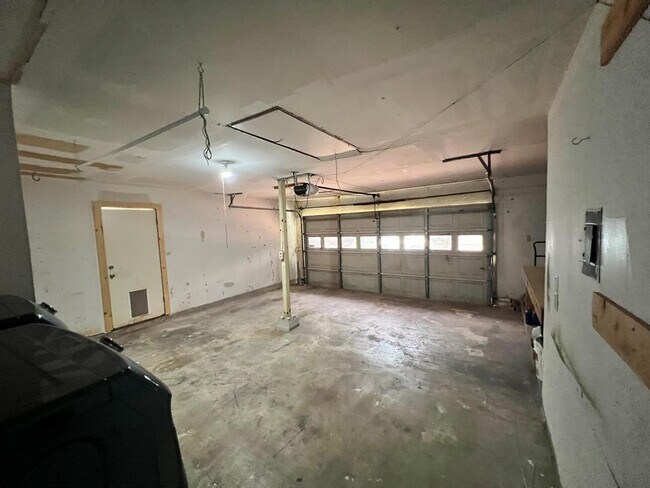 Building Photo - 3303 Galesburg Dr