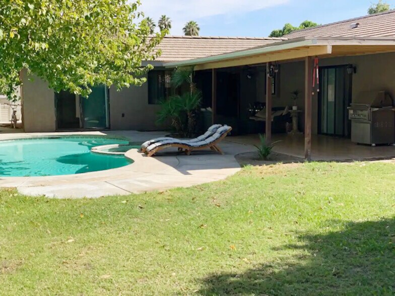 Building Photo - 43550 Carmel Cir