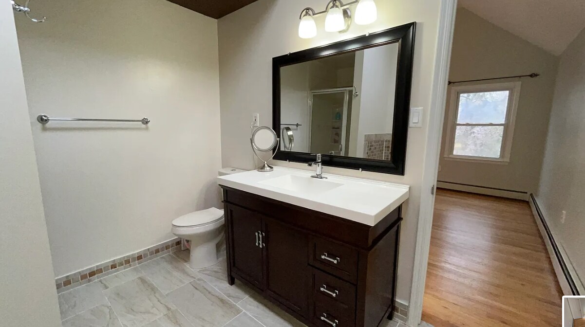 Building Photo - 24 Oak Knoll Dr