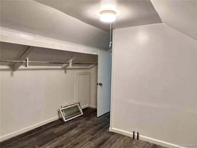 Building Photo - 65 Monhagen Ave