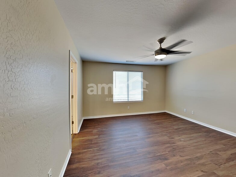 Building Photo - 9318 N 186th Ln