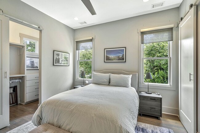 Building Photo - Awesome fully furnished 1BE/1BA in the Wav...