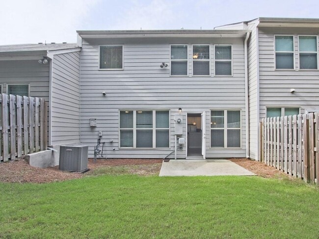 Building Photo - 3166 Cross Creek Dr