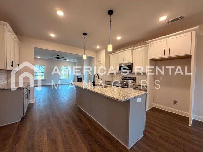 Building Photo - Elegant 4 Bedroom Retreat in Meridianville!