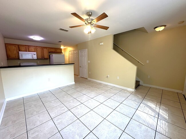 Building Photo - AWESOME 3/3 with No Carpet, Large Bedrooms, & More! $1300/month Avail Now!