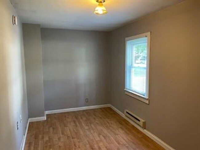 Building Photo - 302 W Eureka St