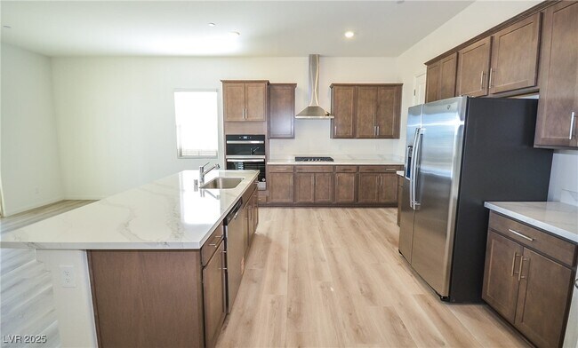 Building Photo - 552 Parkwind Ln