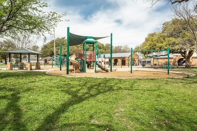 Building Photo - 6112 Llano Ave