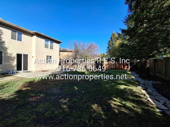 Building Photo - Lincoln Crossing, 2 Story 4 Bedroom, 2.5 bath, 2225sqft, Access to Lincoln Crossing Clubhouse Poo...