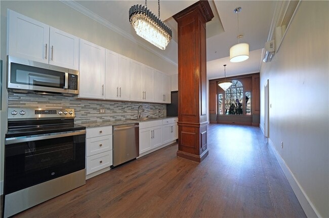 Building Photo - 184 N Main St