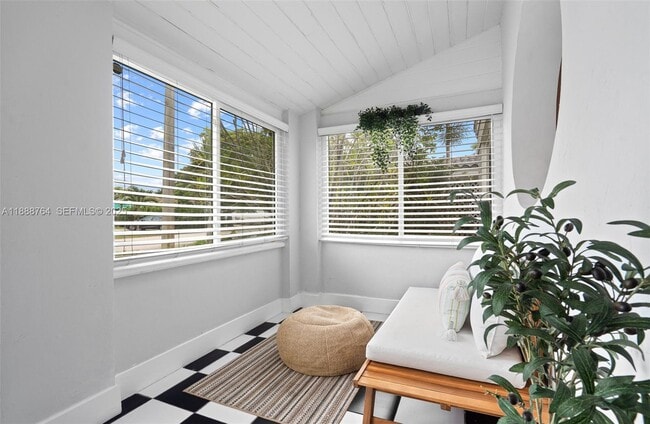 Building Photo - 1636 Arthur St