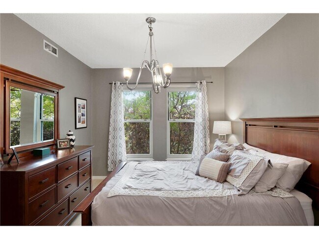 Building Photo - 645 N 1st St