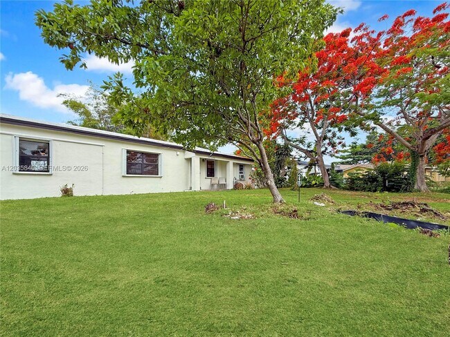 Building Photo - 3390 SW 75th Ave