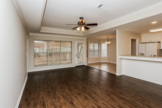 Building Photo - Beautifully updated 3 Bedroom Home