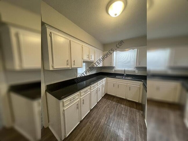 Building Photo - 12001 Lemoncrest Ln