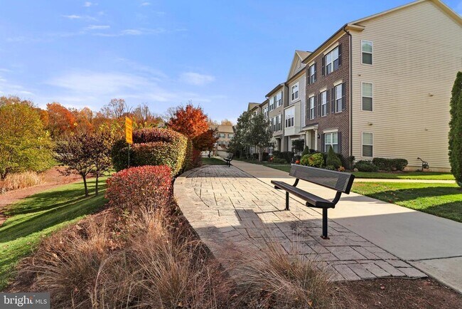 Building Photo - 8942 Dahlgren Ridge Rd