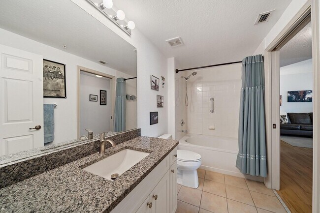 Building Photo - 3019 Alcazar Pl