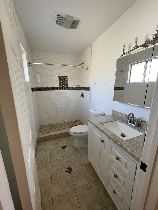 Master bath - 766 Temple Ave