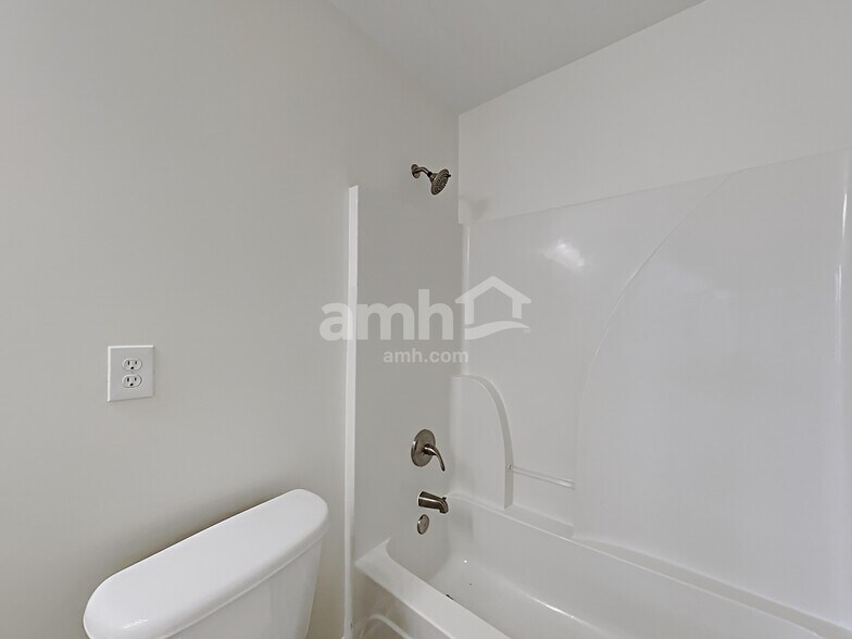 Building Photo - 4007 Caboose Ct