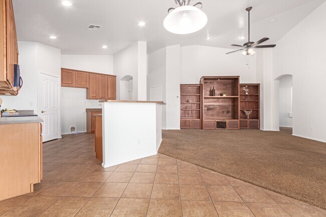 Building Photo - 4384 E Cherry Hills Dr
