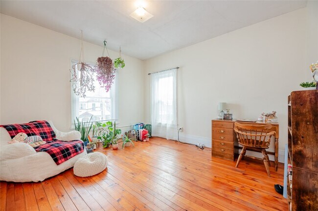 Building Photo - 7 Arlington St