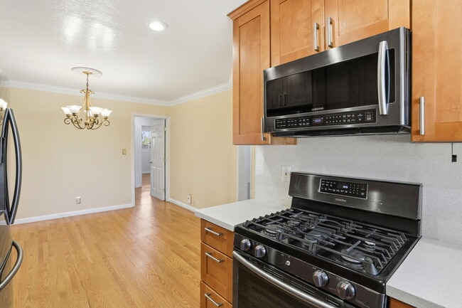 Building Photo - 933 Barstow Ct