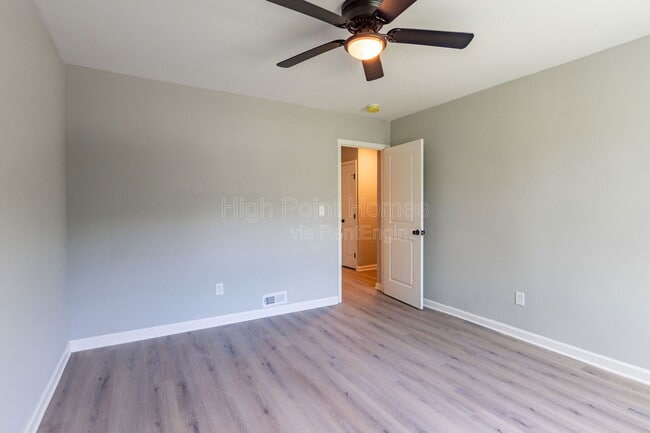 Building Photo - 400 Gallery Ln