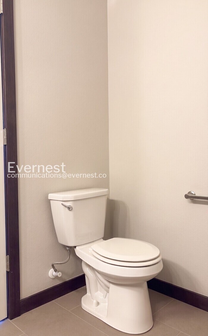 Building Photo - 129 SW 185th Ln