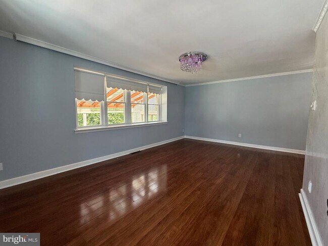 Building Photo - 1600 Fox Chase Rd