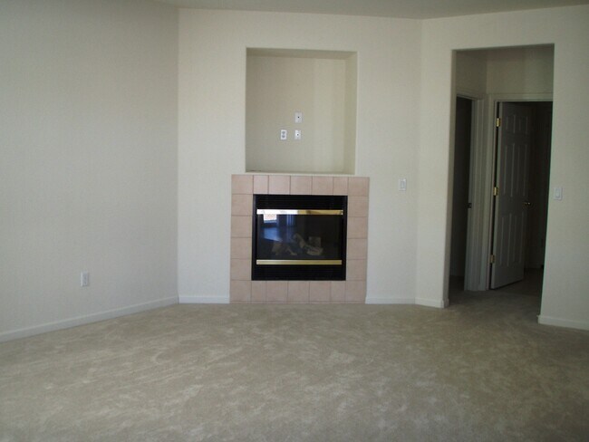 Building Photo - 4 BR | 2.5 Bath | 2090 SF | Tenants Pay $1...
