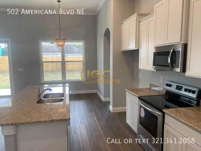 Building Photo - 502 Americana Blvd NE