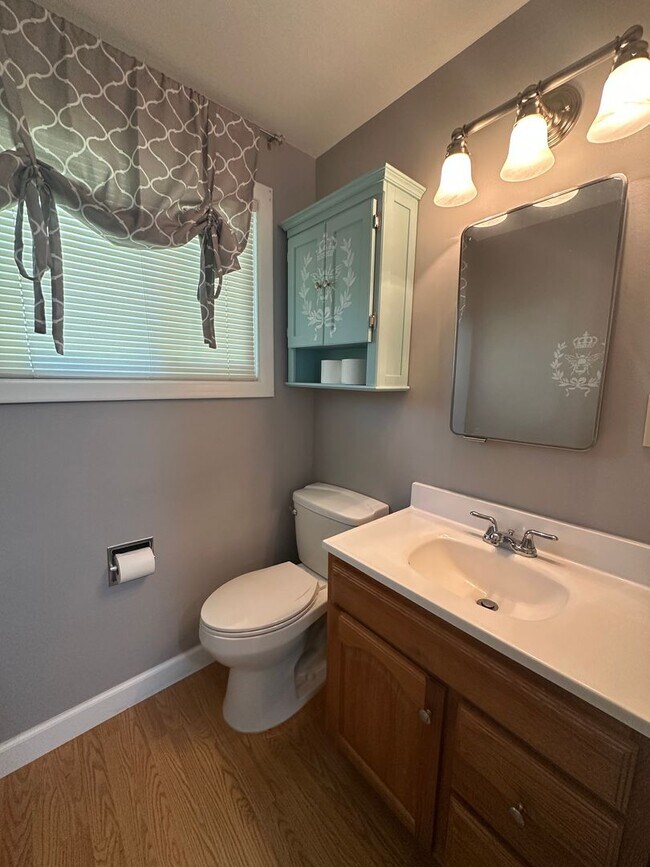 Building Photo - Three Bedroom Home in South Salem with Lar...