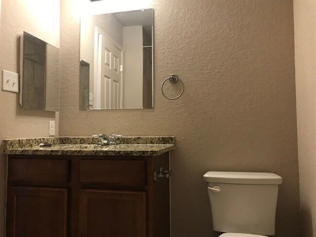 Building Photo - Town home for rent