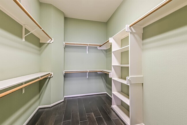 Building Photo - 5453 Fairdale Ln