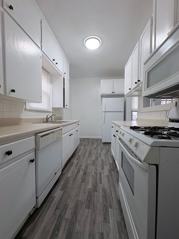 Building Photo - 9910 E 38 Terrace