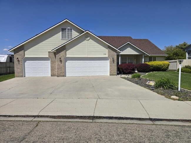 Building Photo - 1728 W Greenhead Dr