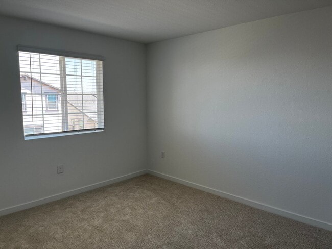 Building Photo - Beautiful New 3 Bedroom, 2.5 Bath, 1856 Sq...