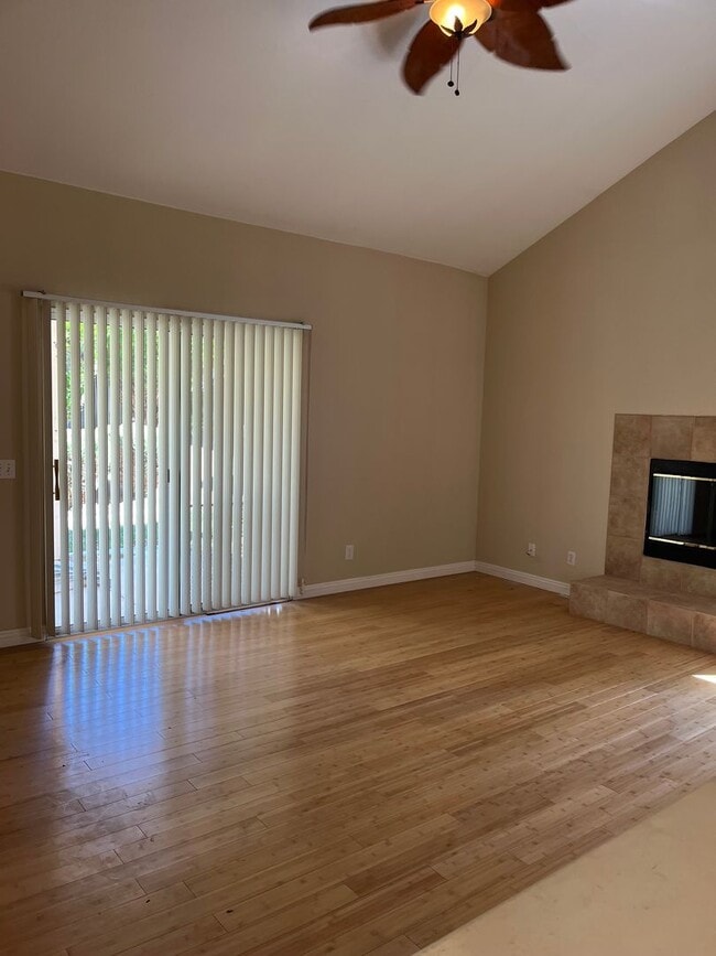 Building Photo - Spacious 3 Bedroom, 2-bathroom Beautiful H...