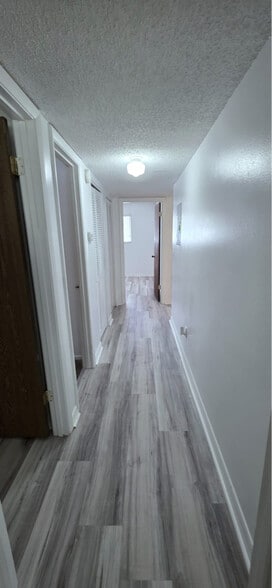 Building Photo - 758 W Rosewood Ln