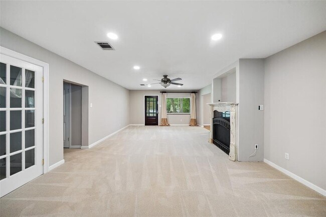 Building Photo - 13373 Southshore Dr