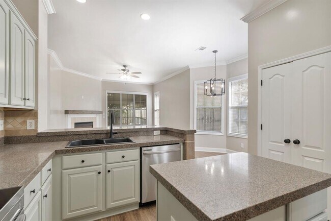 Building Photo - 8643 Carillion Pl