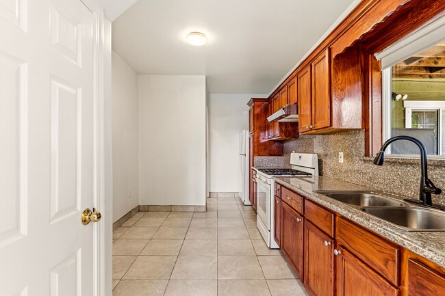 Building Photo - Newly Remodeled 4-Bedroom Oakland Duplex with Gated Parking