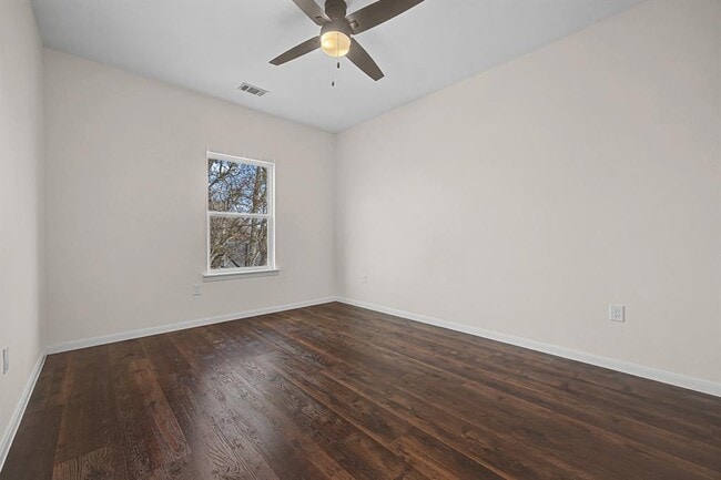 Building Photo - 803 4th St