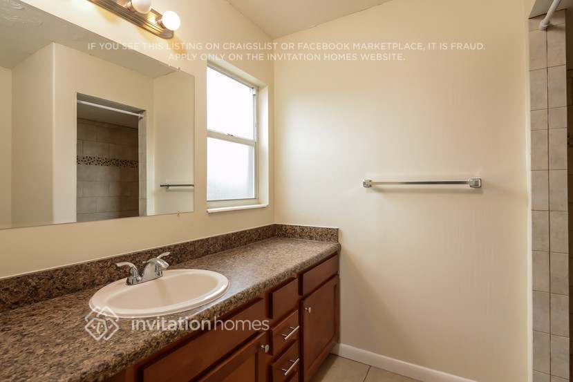 Building Photo - 3810 17th Ave Dr W